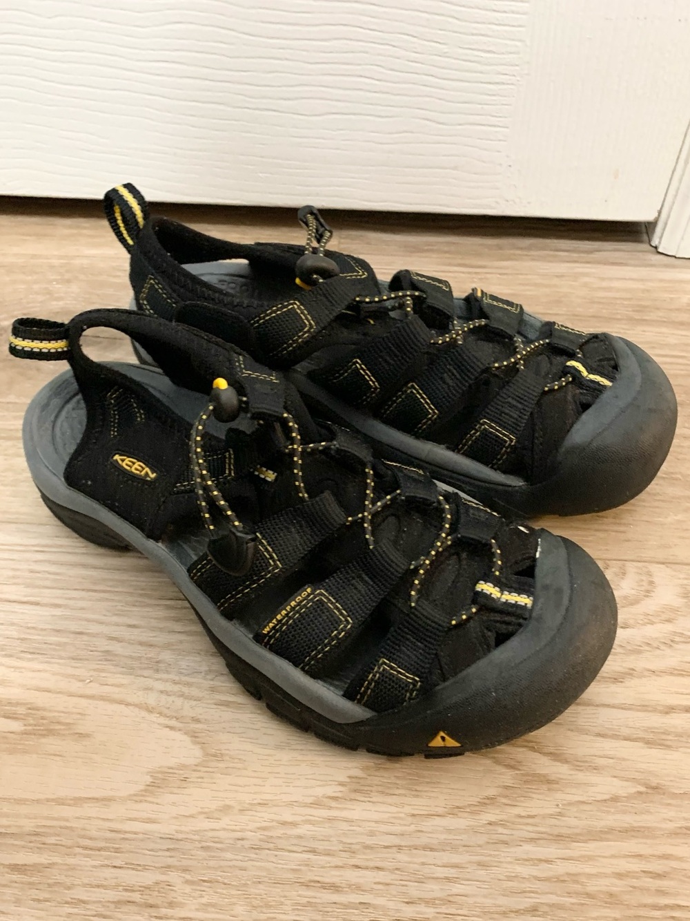 Keen Newport H2 Closed Toe Hiking Sandals Shoes Womens 6.5